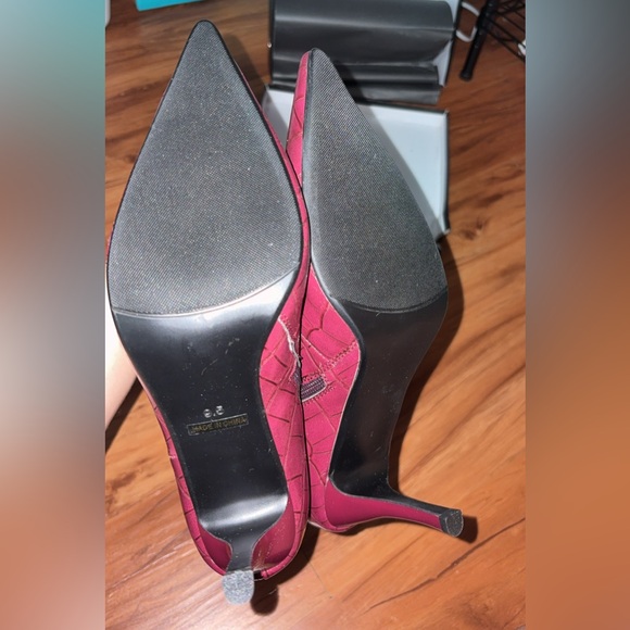 Never worn Dark red snake skin healed boots size 9.5 - Picture 3 of 6